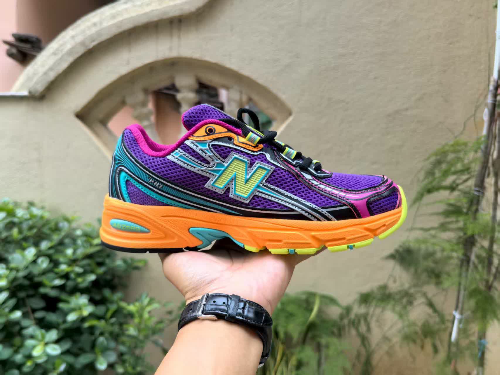 New Balance 740