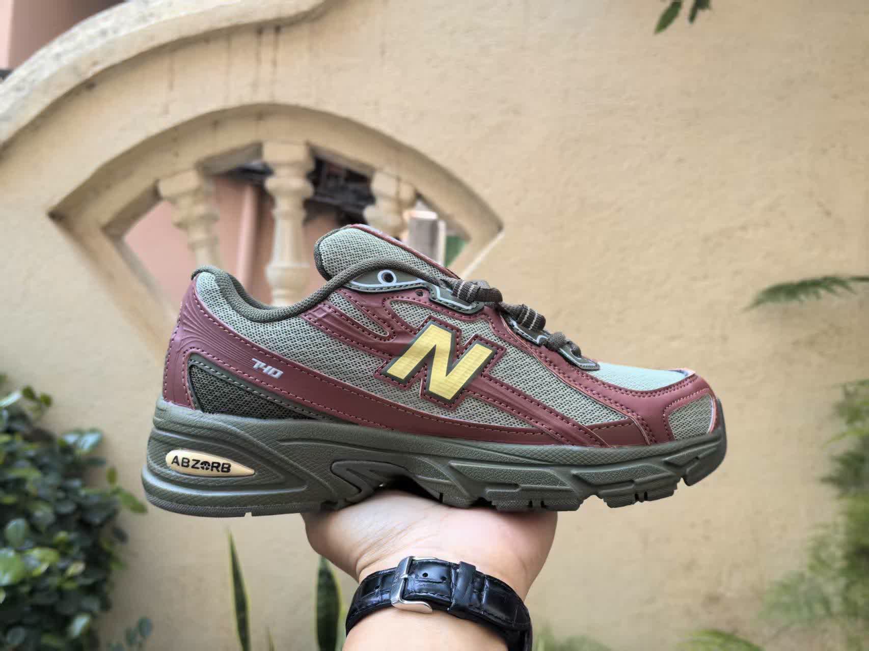 New Balance 740