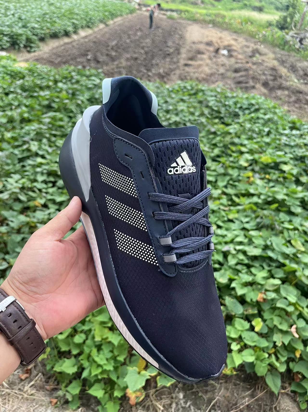 adidas Avryn