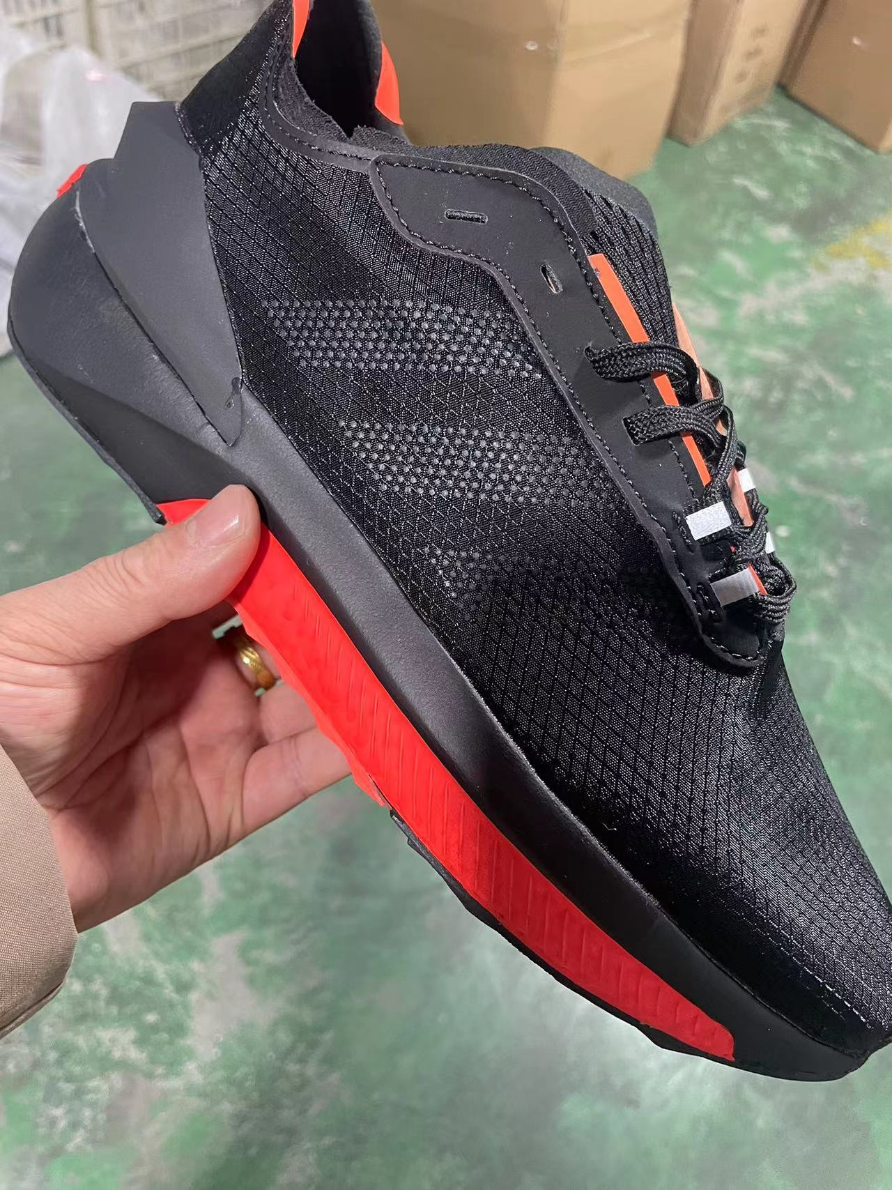 adidas Avryn