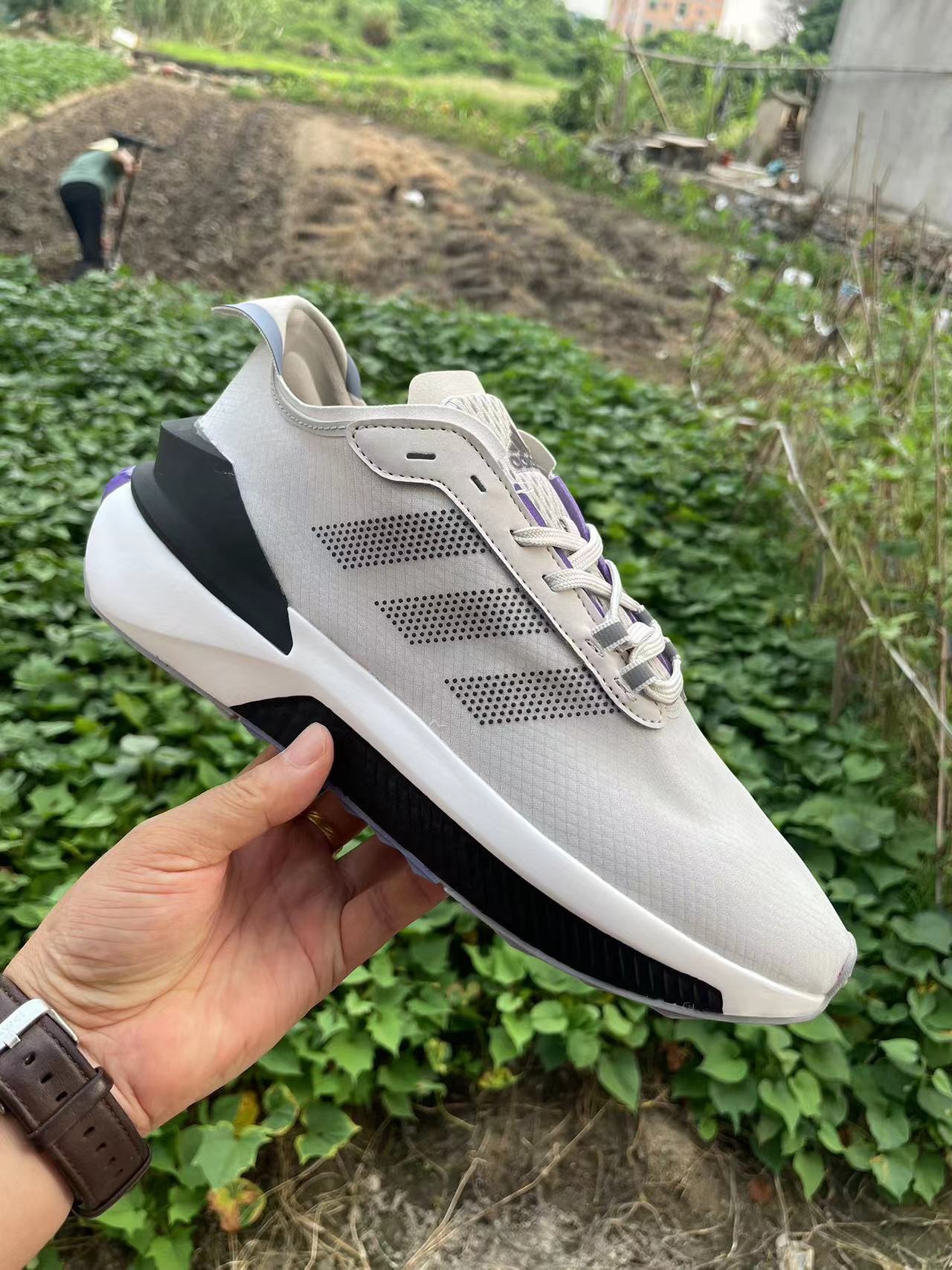 adidas Avryn