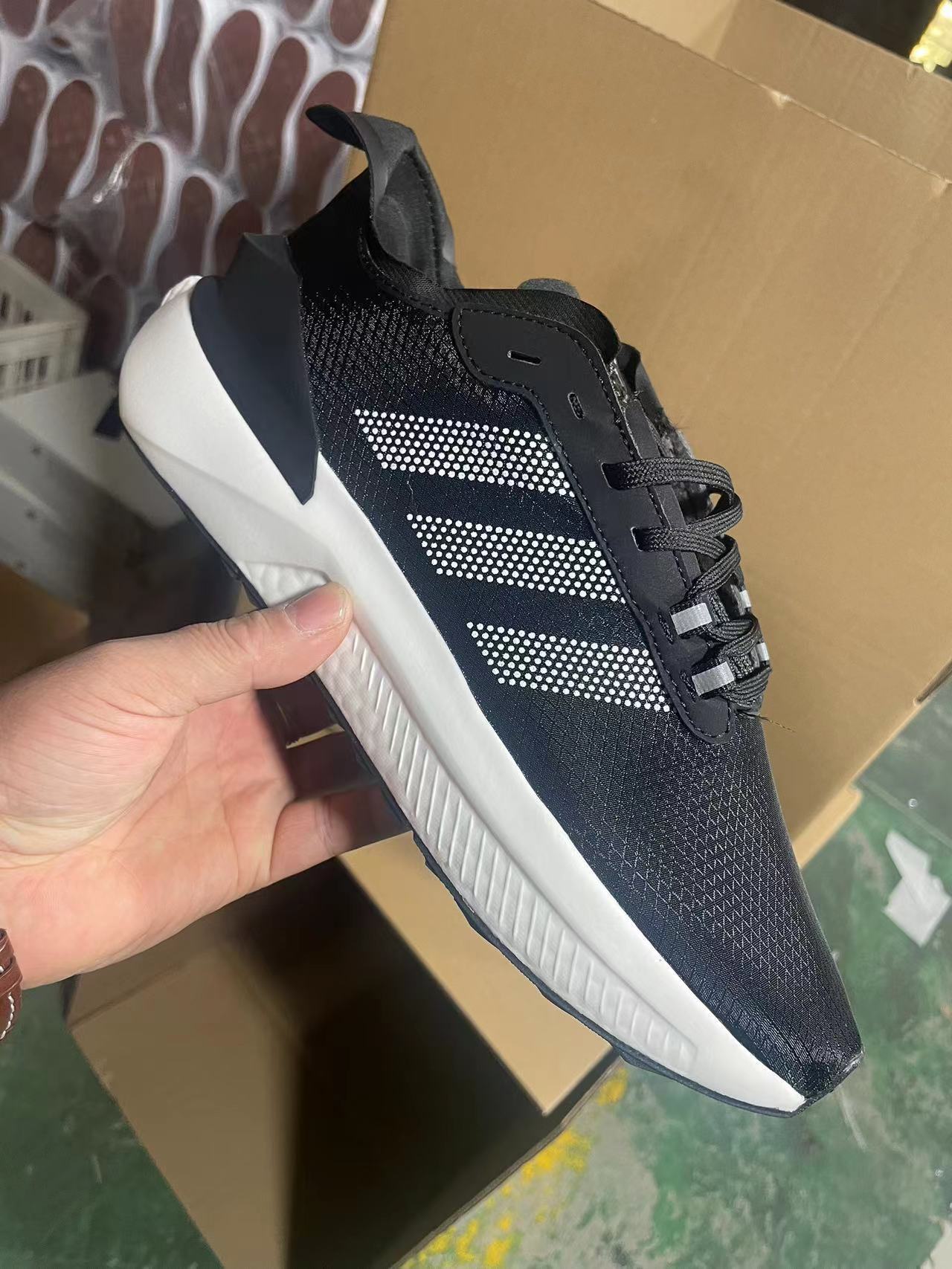 adidas Avryn