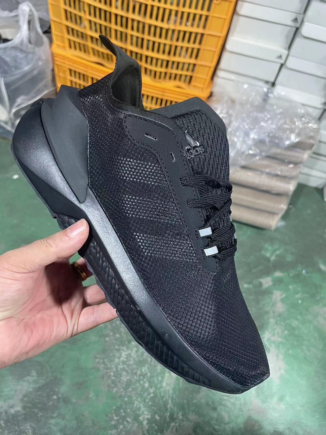 adidas Avryn