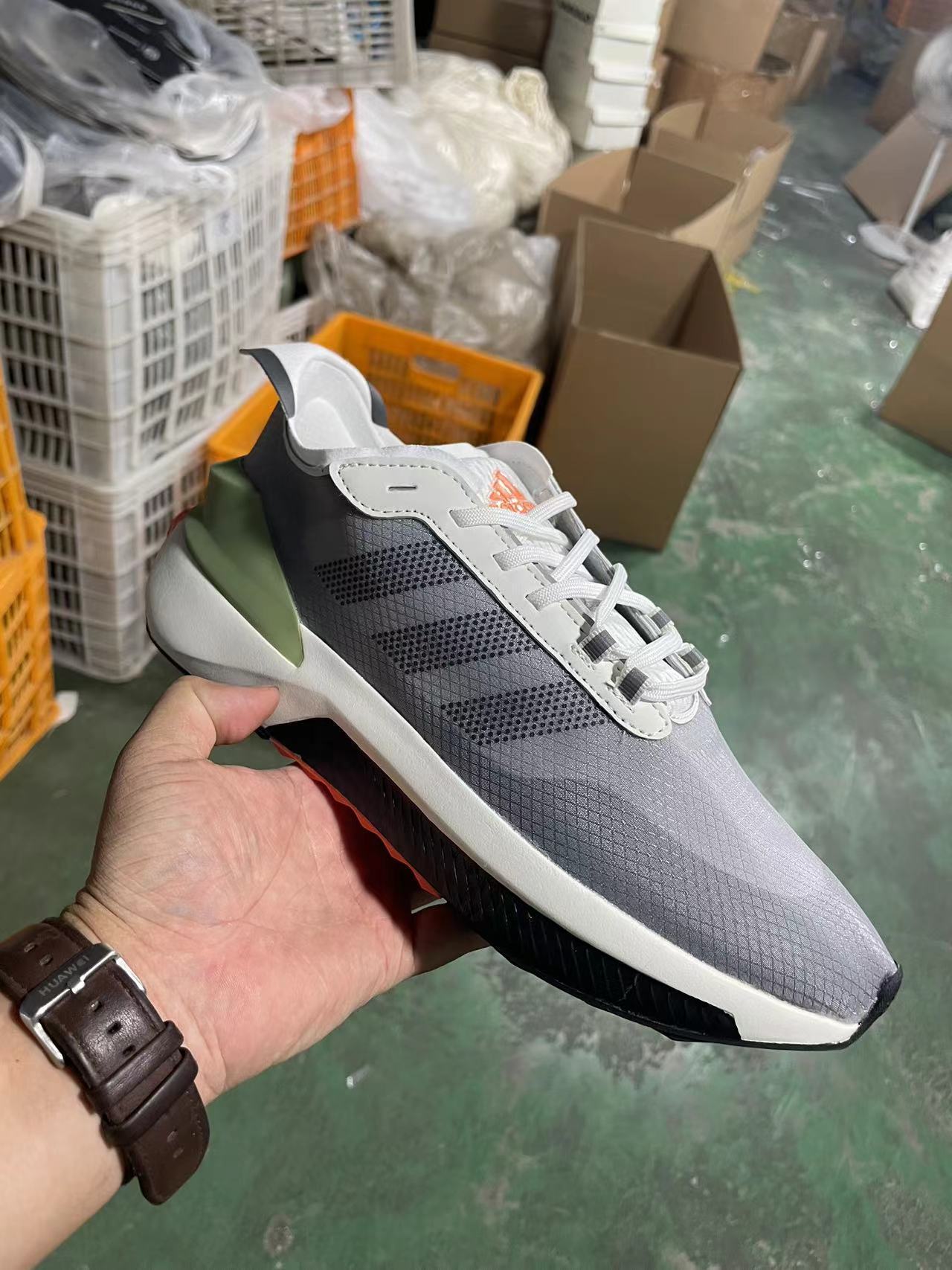 adidas Avryn