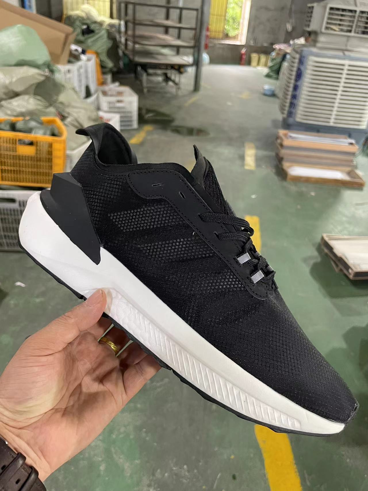 adidas Avryn
