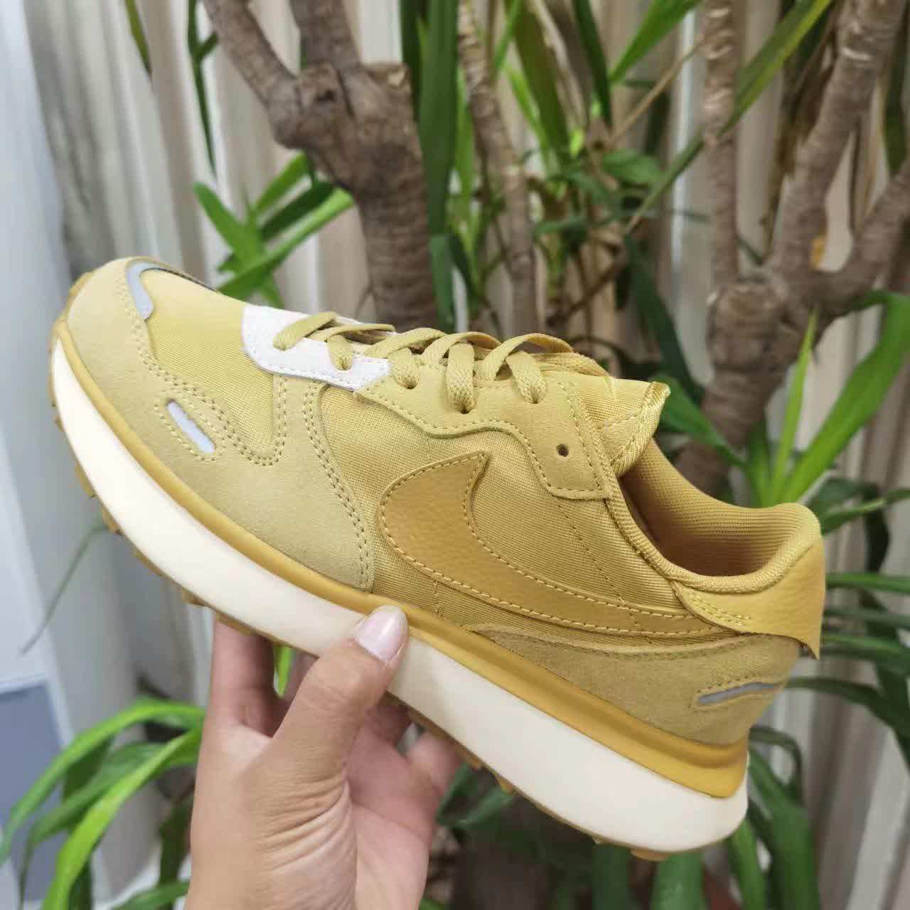 Nike Phoenix Waffle
