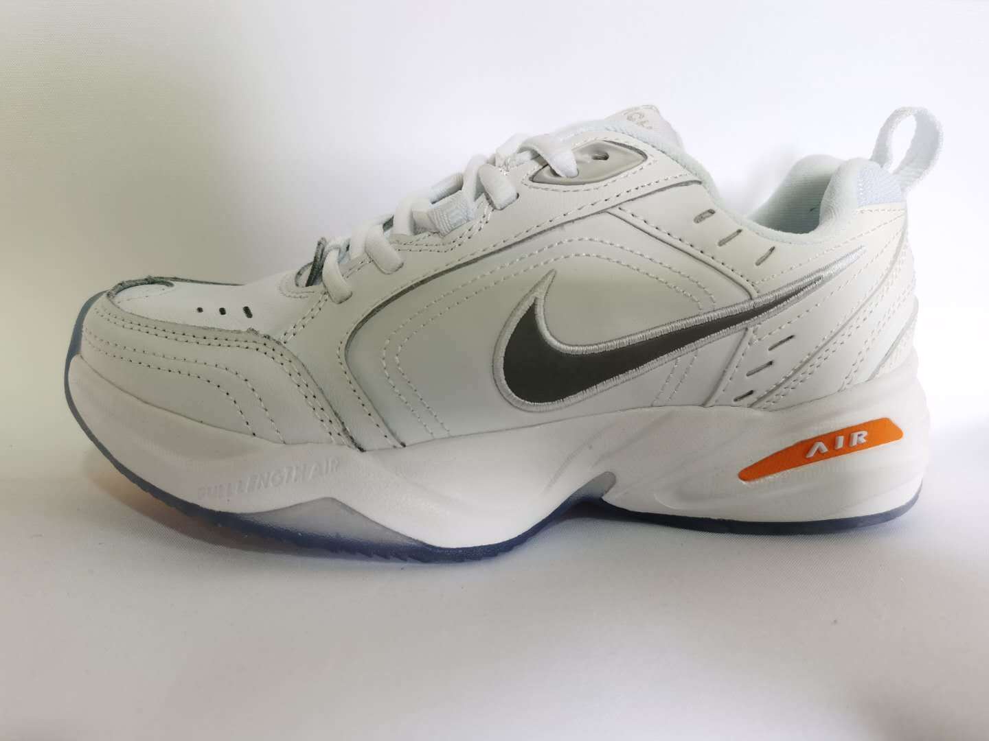Nike Air Monarch IV